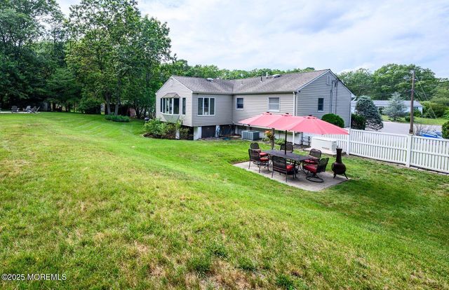 2 Darien Circle, Howell, NJ 07731