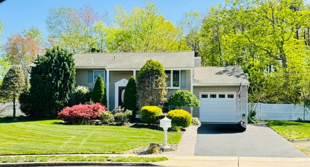 2 Darien Circle, Howell, NJ 07731