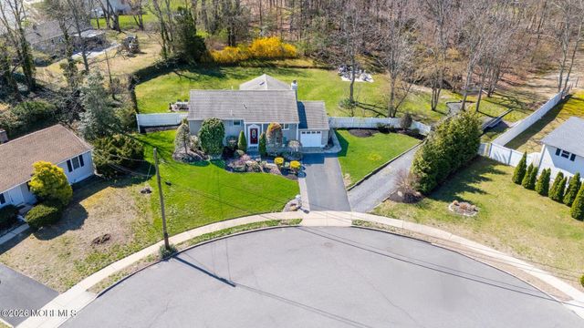 2 Darien Circle, Howell, NJ 07731