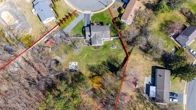 2 Darien Circle, Howell, NJ 07731