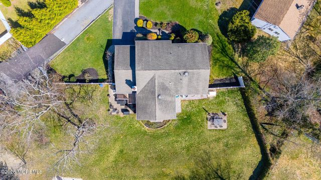 2 Darien Circle, Howell, NJ 07731