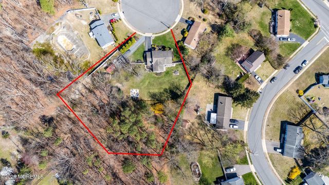 2 Darien Circle, Howell, NJ 07731