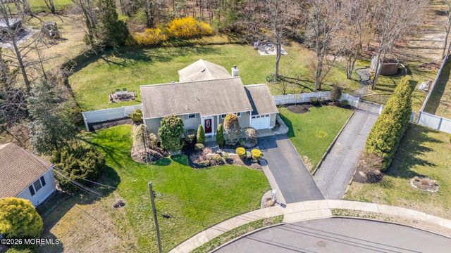 2 Darien Circle, Howell, NJ 07731