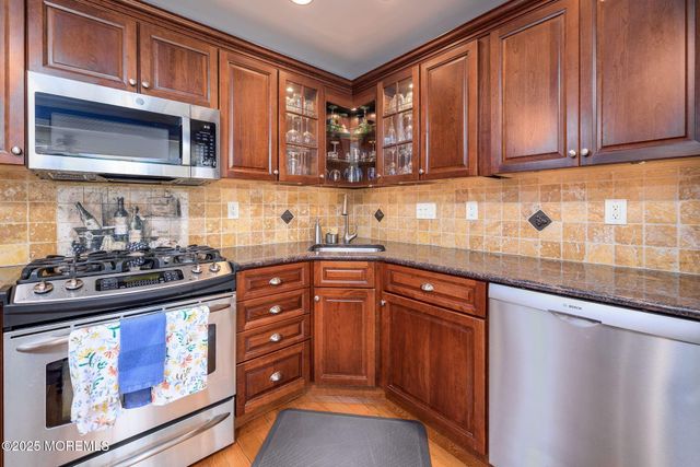 2 Darien Circle, Howell, NJ 07731