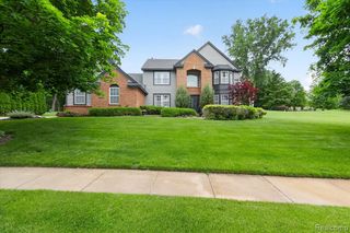 2333 Sandlewood Drive, White Lake, MI 48383