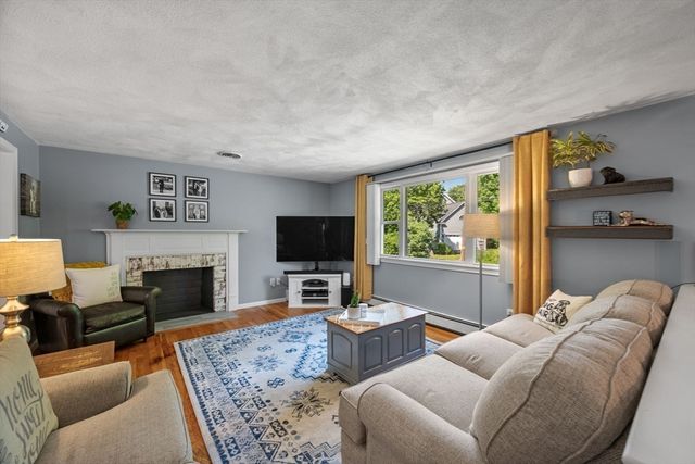 21 Border Rd, Reading, MA 01867