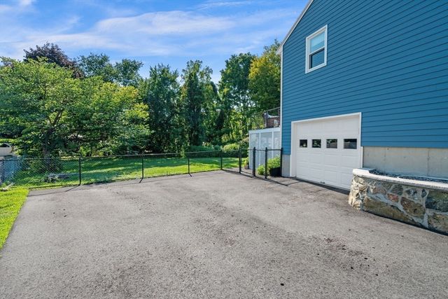 21 Border Rd, Reading, MA 01867