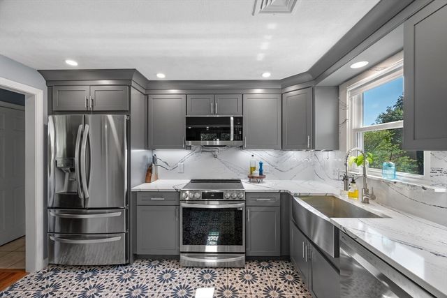 21 Border Rd, Reading, MA 01867