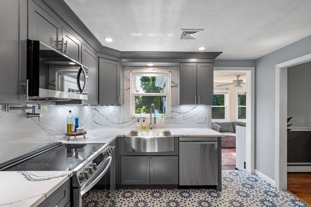 21 Border Rd, Reading, MA 01867