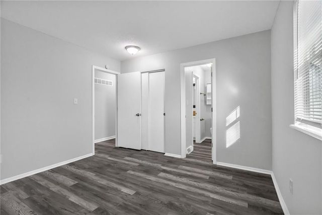 2500 NW SALEM Court, Blue Springs, MO 64015