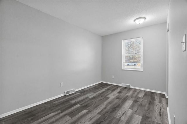 2500 NW SALEM Court, Blue Springs, MO 64015