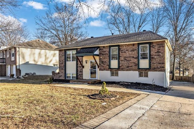 2500 NW SALEM Court, Blue Springs, MO 64015