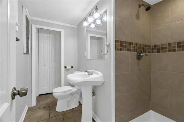 2500 NW SALEM Court, Blue Springs, MO 64015