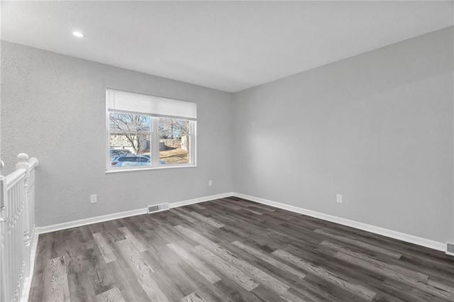 2500 NW SALEM Court, Blue Springs, MO 64015