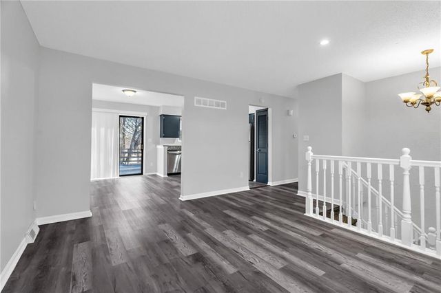 2500 NW SALEM Court, Blue Springs, MO 64015