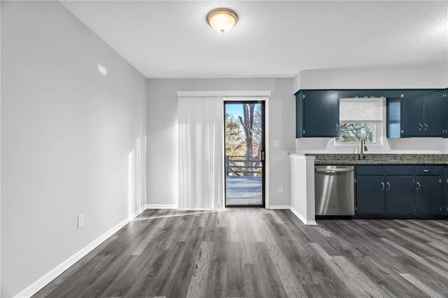 2500 NW SALEM Court, Blue Springs, MO 64015