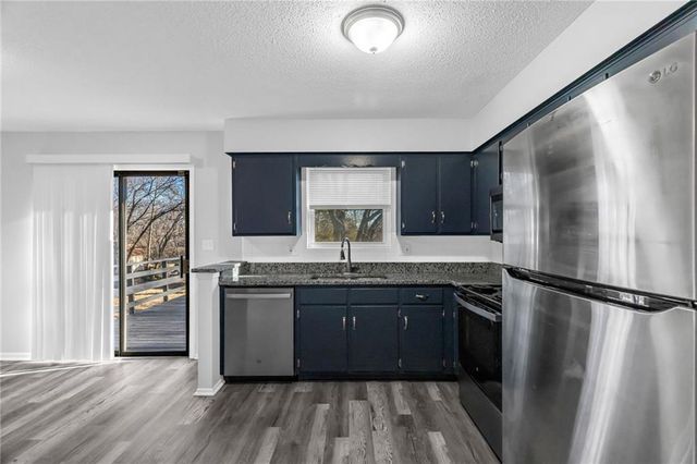 2500 NW SALEM Court, Blue Springs, MO 64015