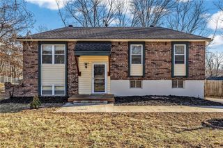 2500 NW SALEM Court, Blue Springs, MO 64015