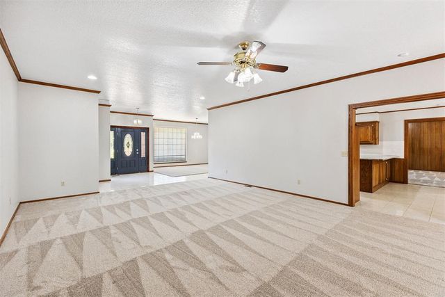 916 Fox Hill Drive, Edmond, OK 73034