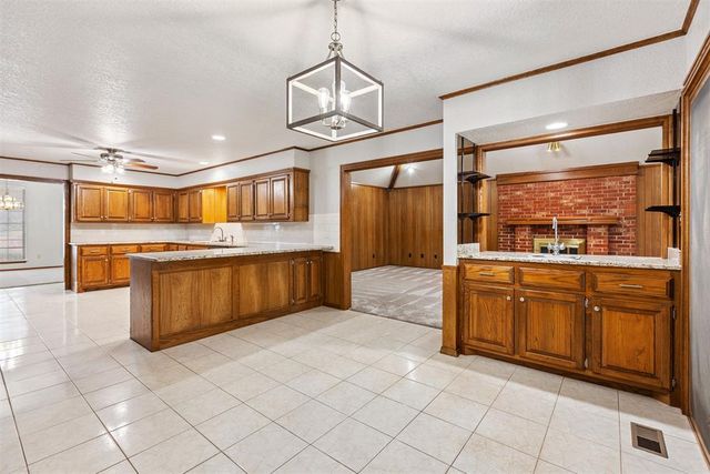 916 Fox Hill Drive, Edmond, OK 73034