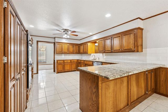 916 Fox Hill Drive, Edmond, OK 73034