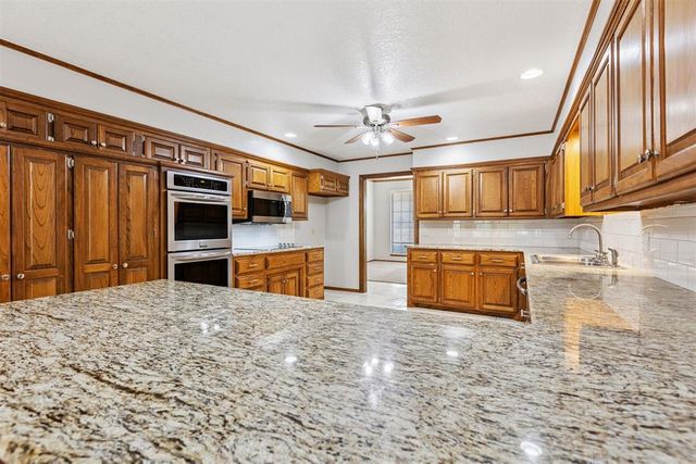 916 Fox Hill Drive, Edmond, OK 73034