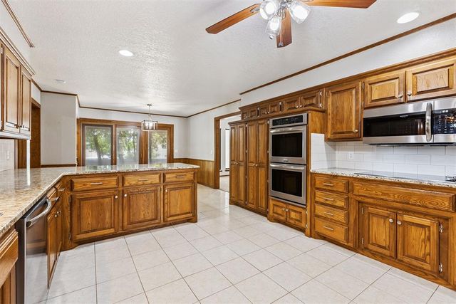 916 Fox Hill Drive, Edmond, OK 73034