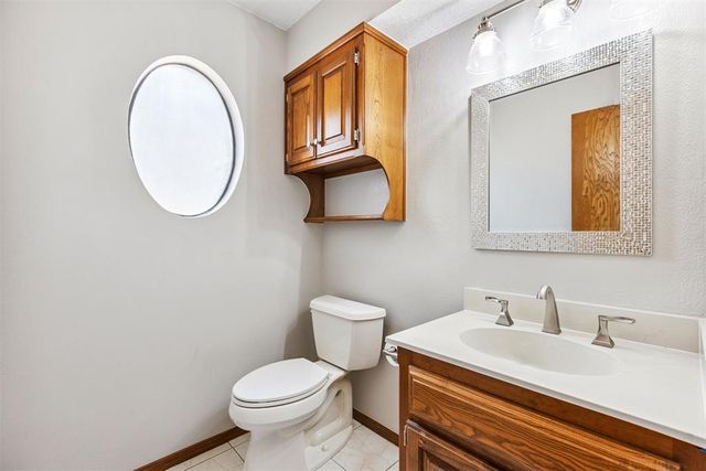 916 Fox Hill Drive, Edmond, OK 73034