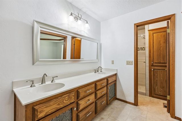 916 Fox Hill Drive, Edmond, OK 73034