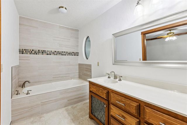 916 Fox Hill Drive, Edmond, OK 73034