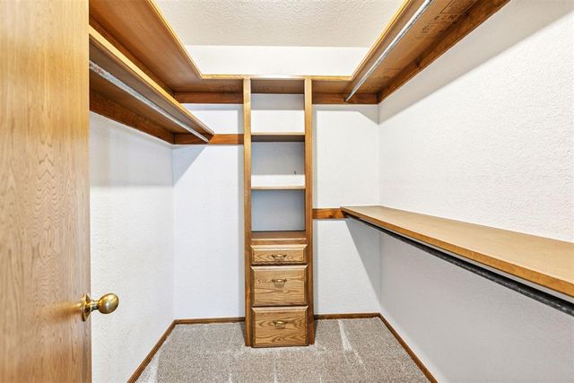 916 Fox Hill Drive, Edmond, OK 73034