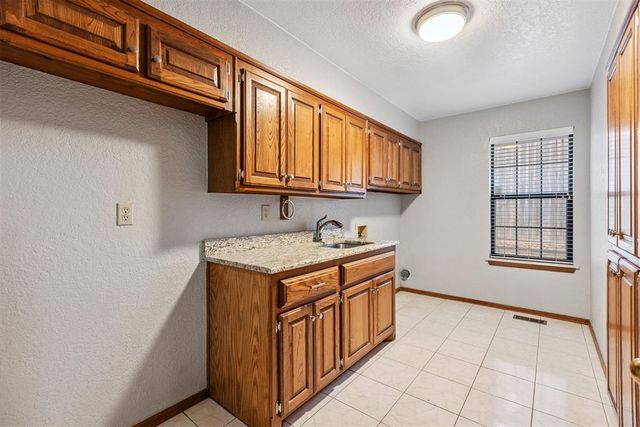 916 Fox Hill Drive, Edmond, OK 73034