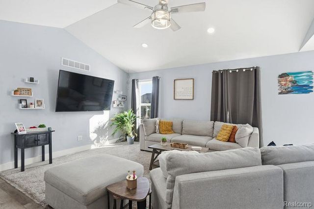 7812 Yorkshire Drive, Almont, MI 48003