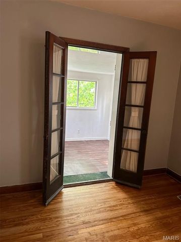 6614 Devonshire Avenue, St Louis, MO 63109