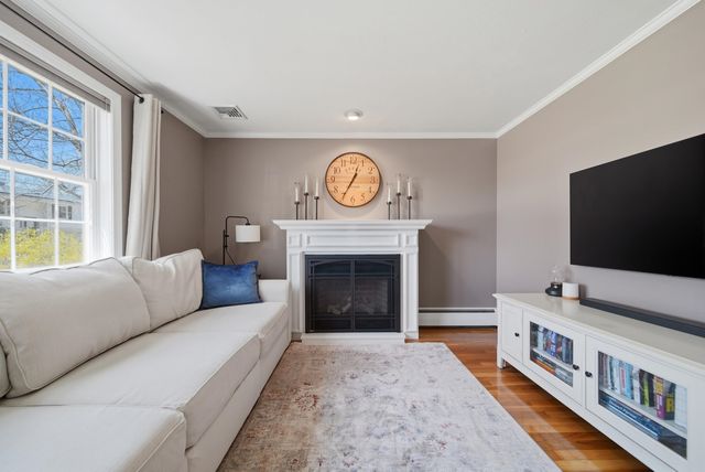 7 Vernon Street, Hudson, NH 03051