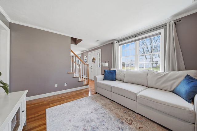 7 Vernon Street, Hudson, NH 03051