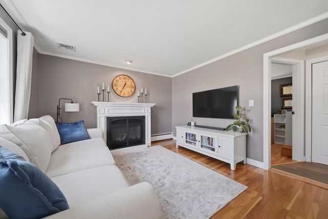 7 Vernon Street, Hudson, NH 03051