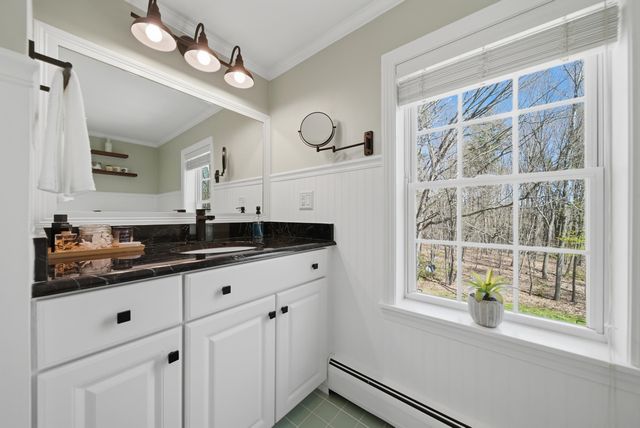 7 Vernon Street, Hudson, NH 03051