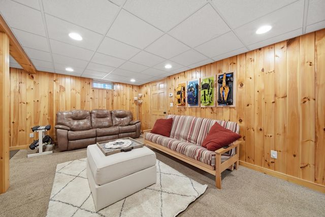 7 Vernon Street, Hudson, NH 03051