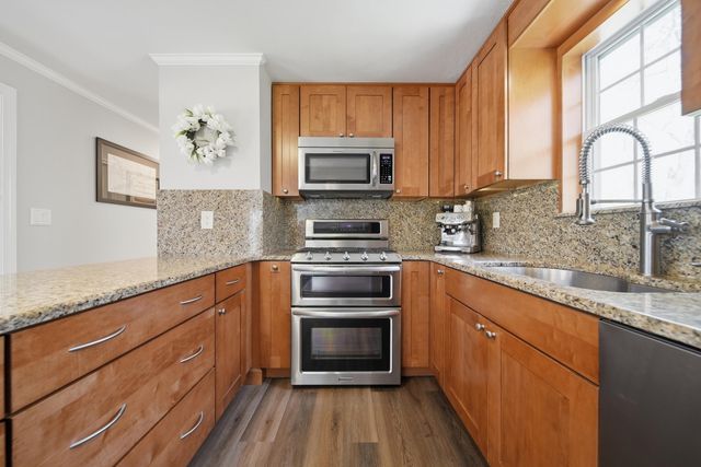 7 Vernon Street, Hudson, NH 03051