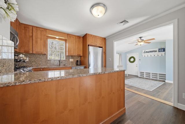 7 Vernon Street, Hudson, NH 03051