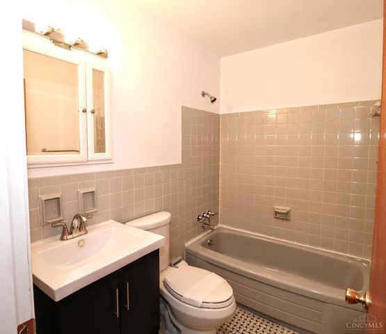 683 Danbury Road, Cincinnati, OH 45240