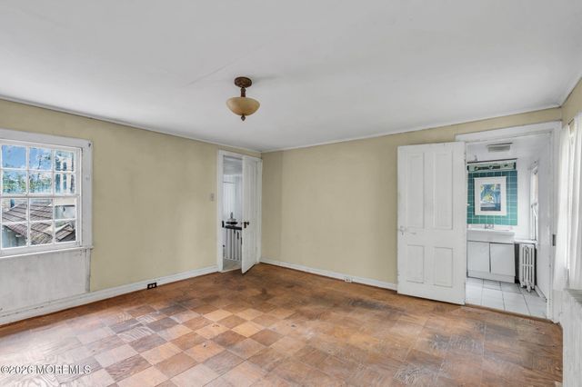 8 Church Street, Middletown, NJ 07748