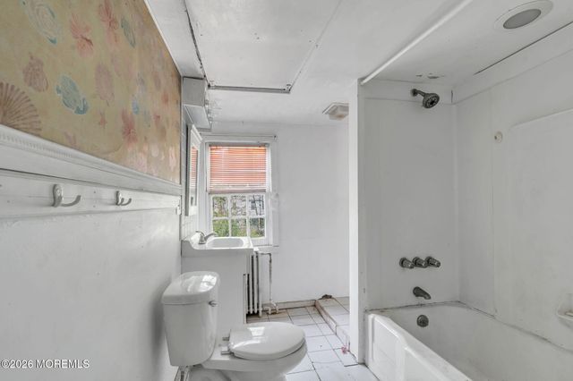 8 Church Street, Middletown, NJ 07748