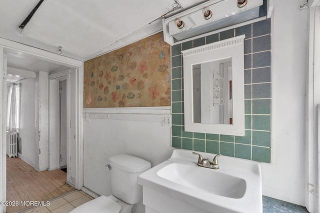 8 Church Street, Middletown, NJ 07748