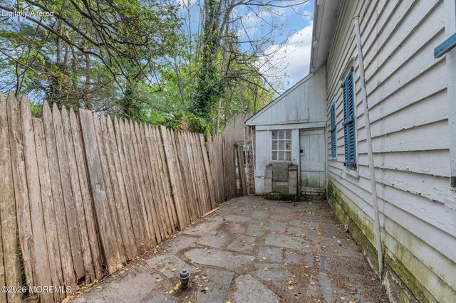 8 Church Street, Middletown, NJ 07748