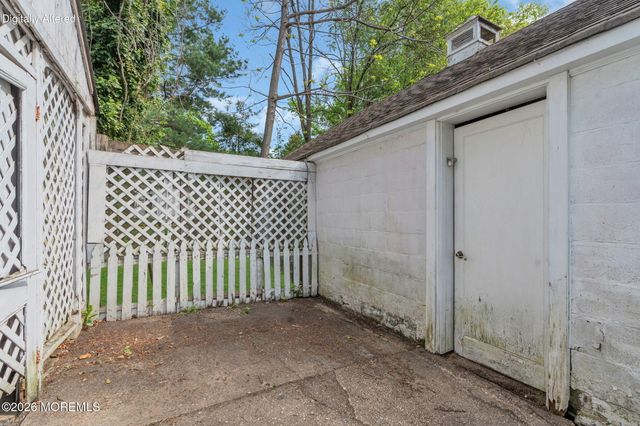 8 Church Street, Middletown, NJ 07748