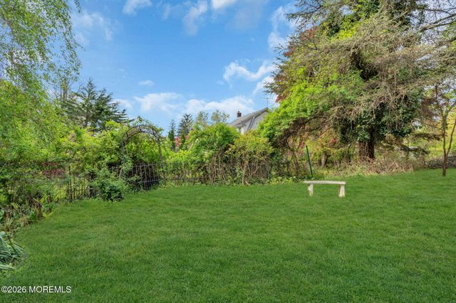 8 Church Street, Middletown, NJ 07748