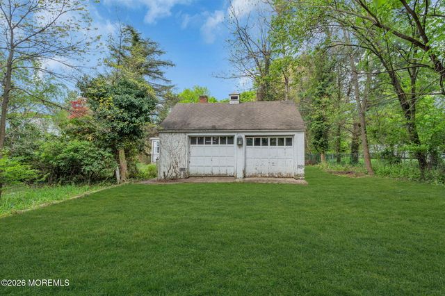 8 Church Street, Middletown, NJ 07748