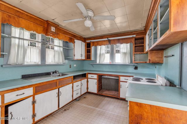 8 Church Street, Middletown, NJ 07748